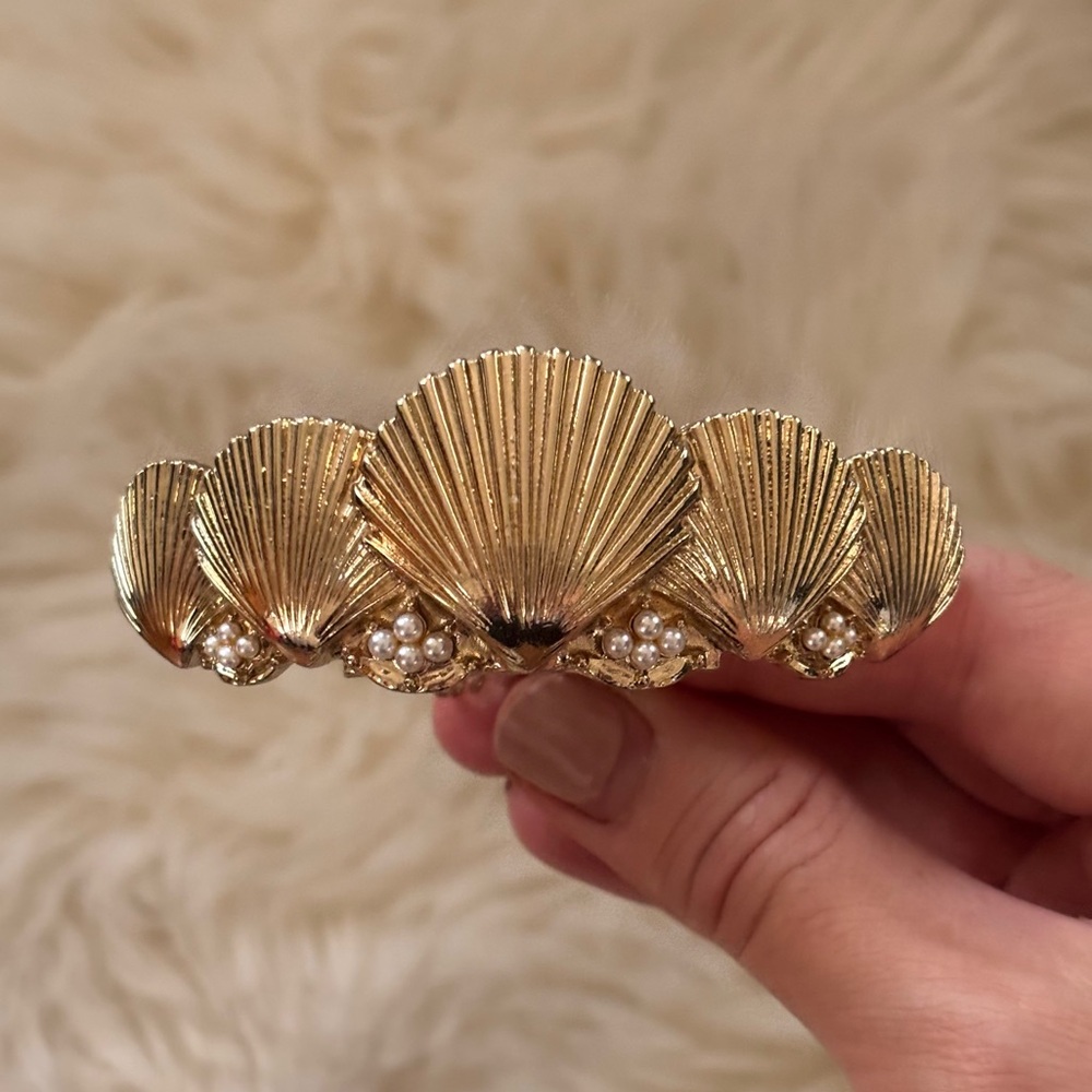 Anthropologie Gold toned seashell hair comb